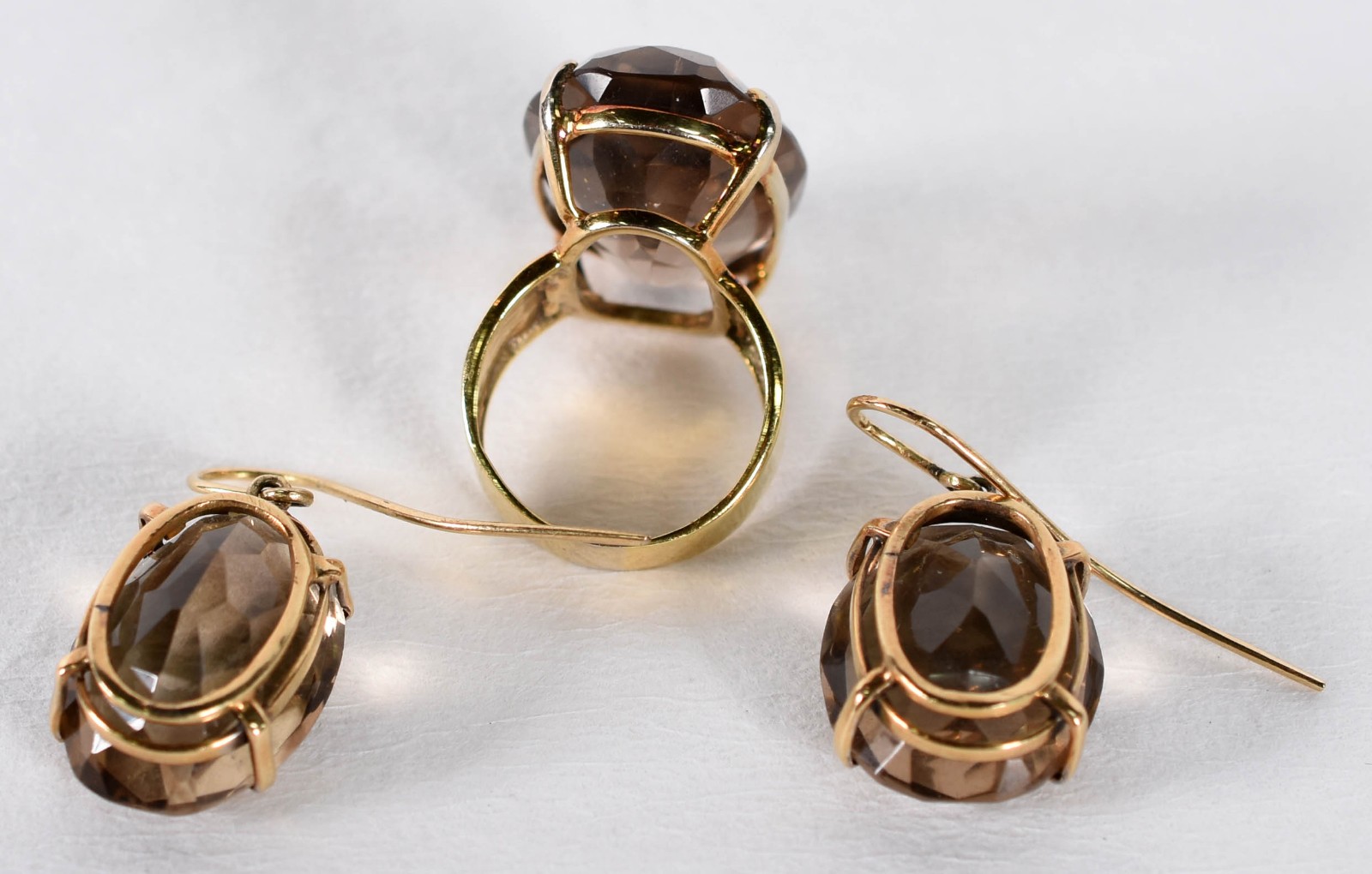 Conjunto de anel de ouro (baixo) e brincos com pedra de citrino fumê... - foto 2 de 3