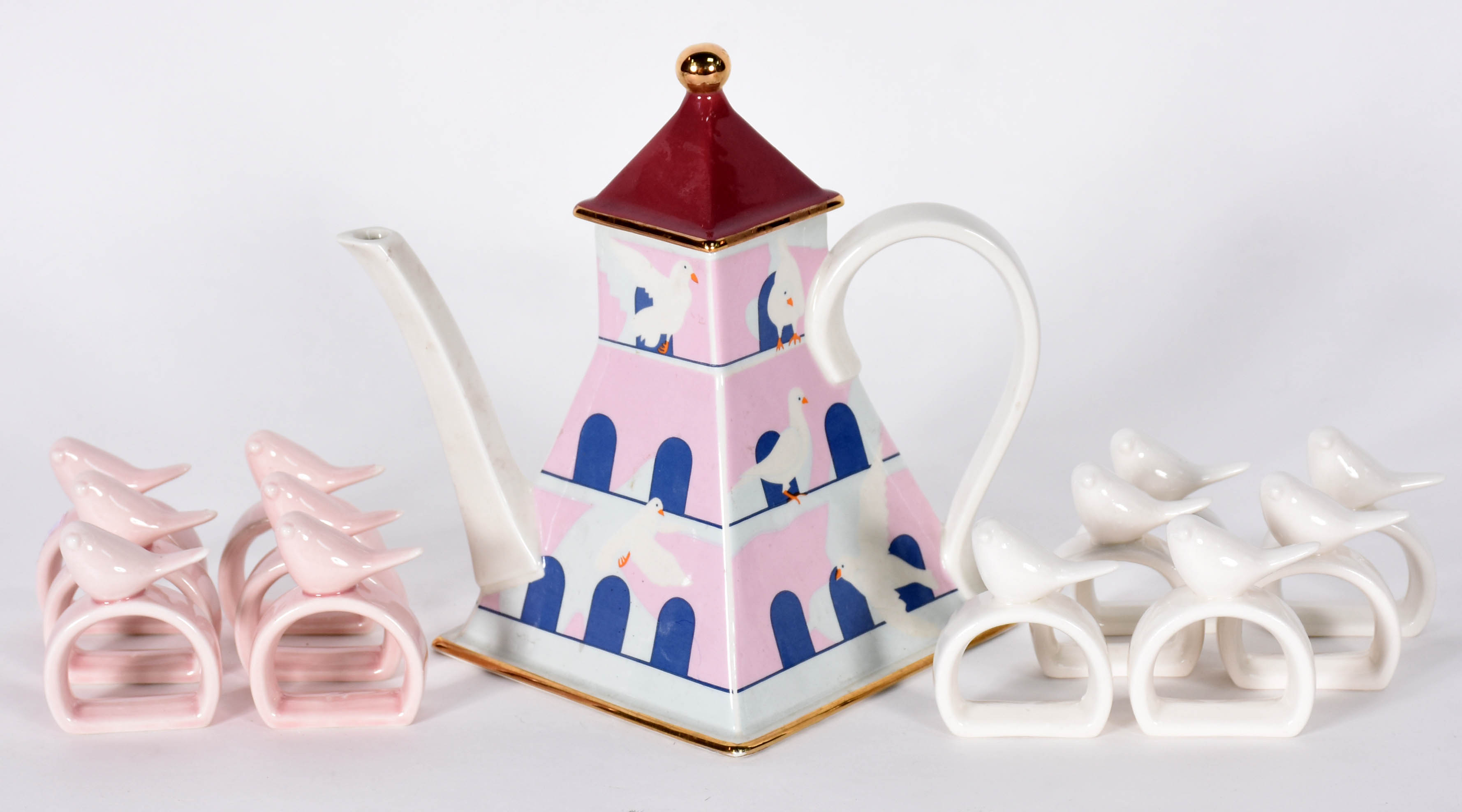 Diversas peças de porcelana inglesa, sendo 12 porta guardanapos... - foto 1 de 3