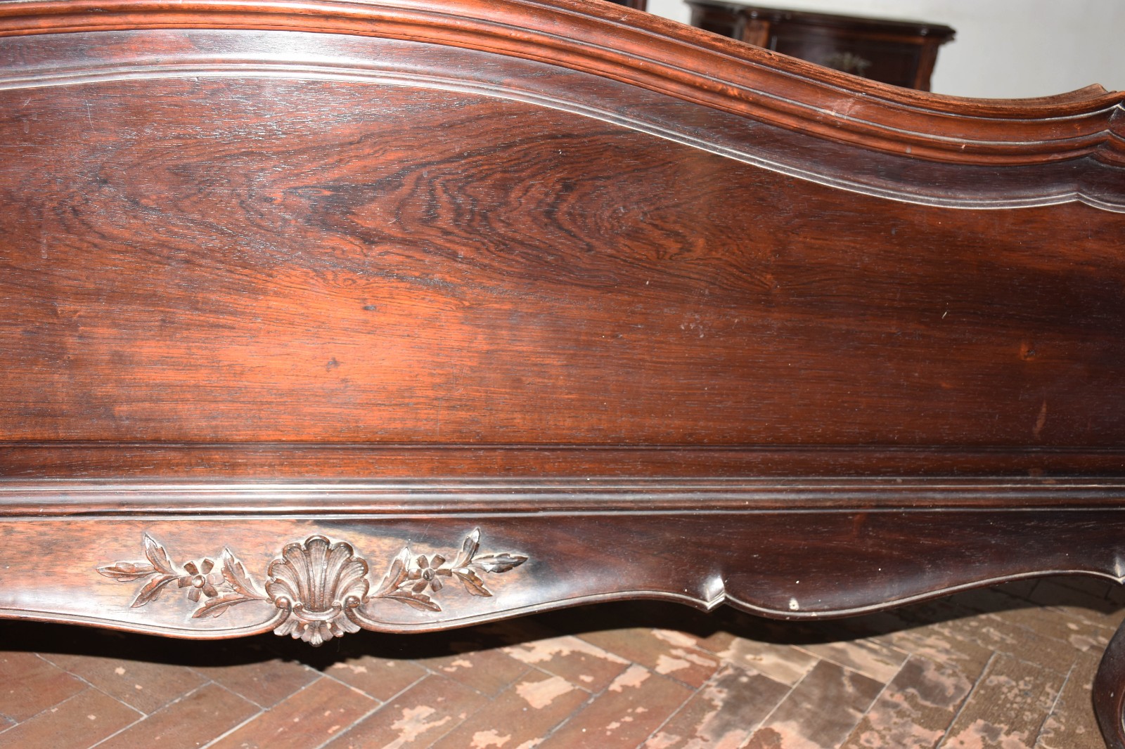 Cama de casal e par de mesinhas de cabeceira com uma gaveta cada, de... - foto 4 de 6