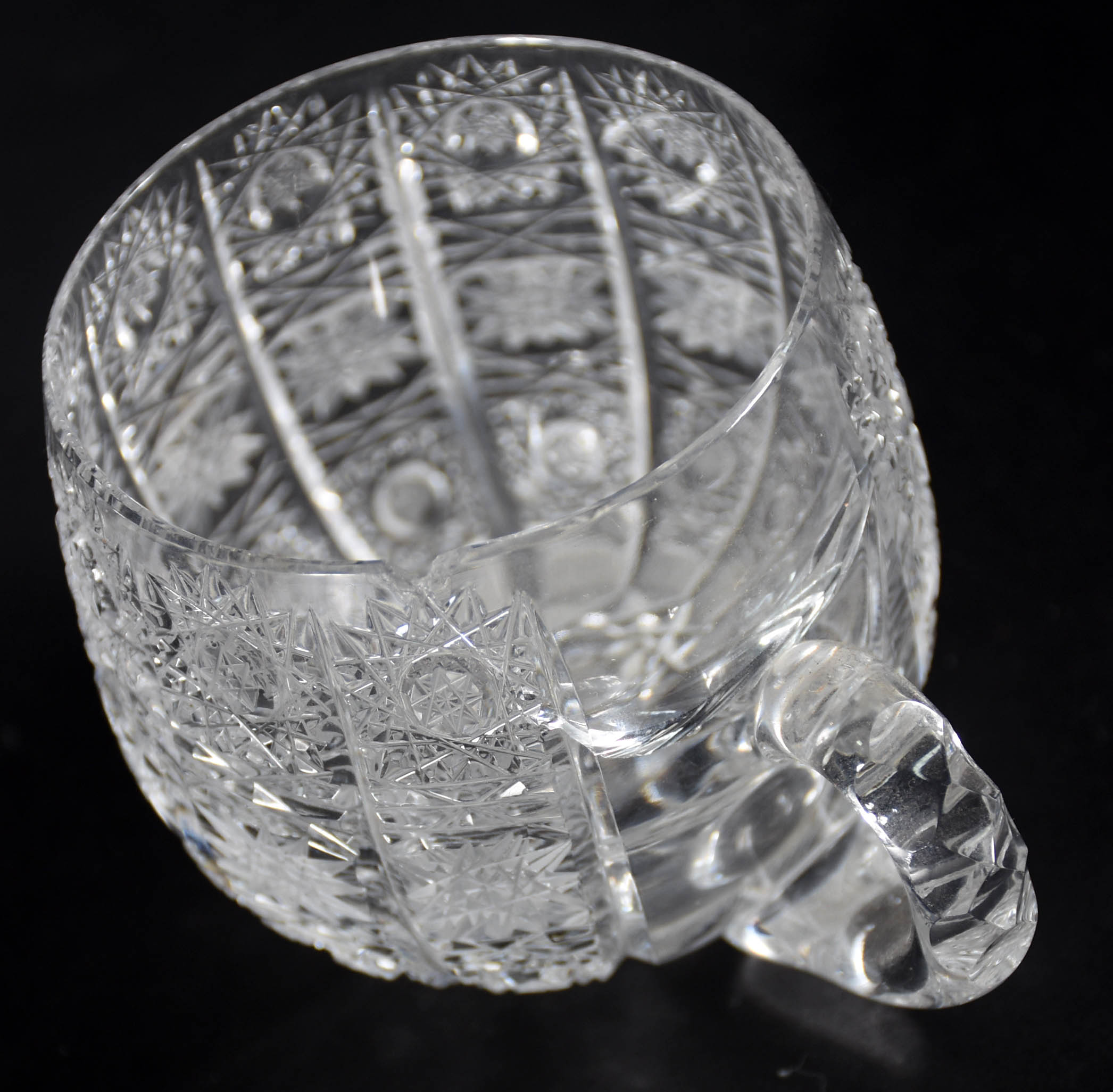 Diversas peças de cristal tcheco lapidado, sendo: Belíssima poncheira... - foto 6 de 7