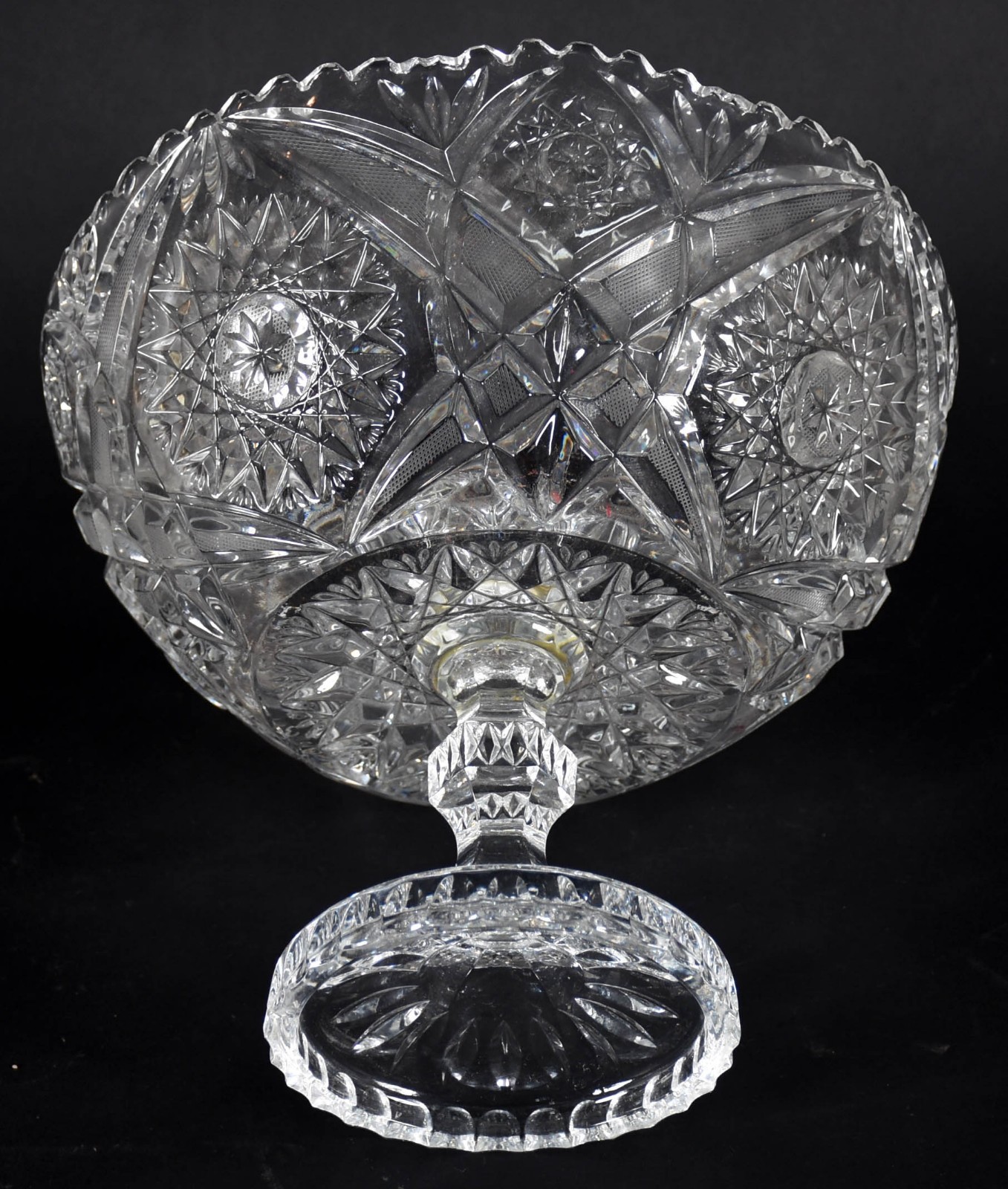 Fruteira de pé alto de cristal tcheco lapidado. - foto 3 de 3
