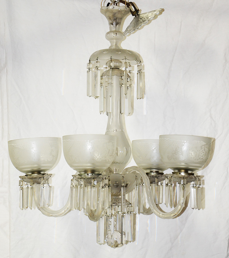 Lustre de cristal para cinco luzes com mangas foscas decoradas com...