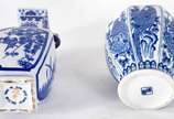 Duas peças sendo potiche e vaso de porcelana or... - Duas peças sendo potiche e vaso de porcelana oriental azul e branca.