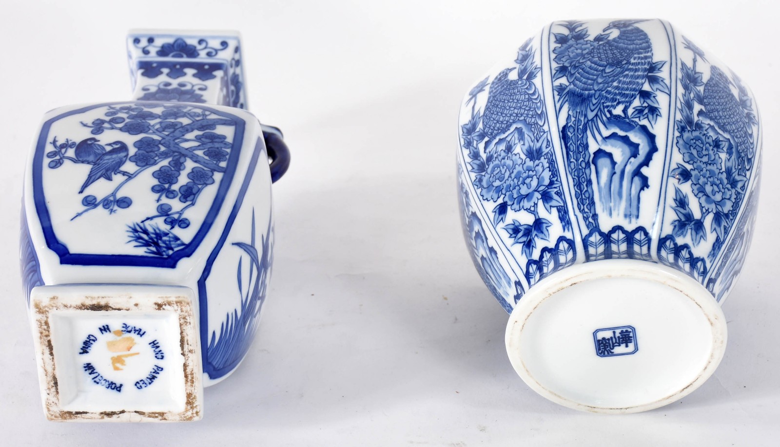 Duas peças sendo potiche e vaso de porcelana oriental azul e branca. - foto 4 de 4