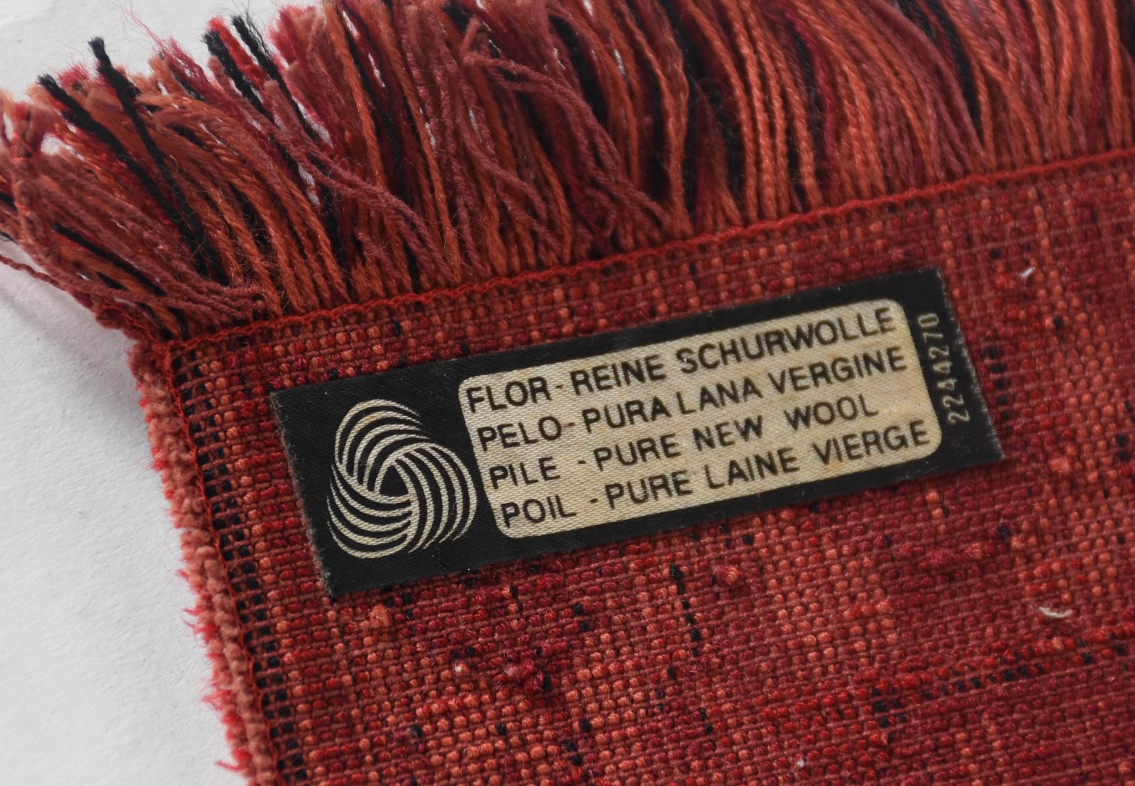 Cinco tapetinhos orientais para cima de móvel. - foto 3 de 3