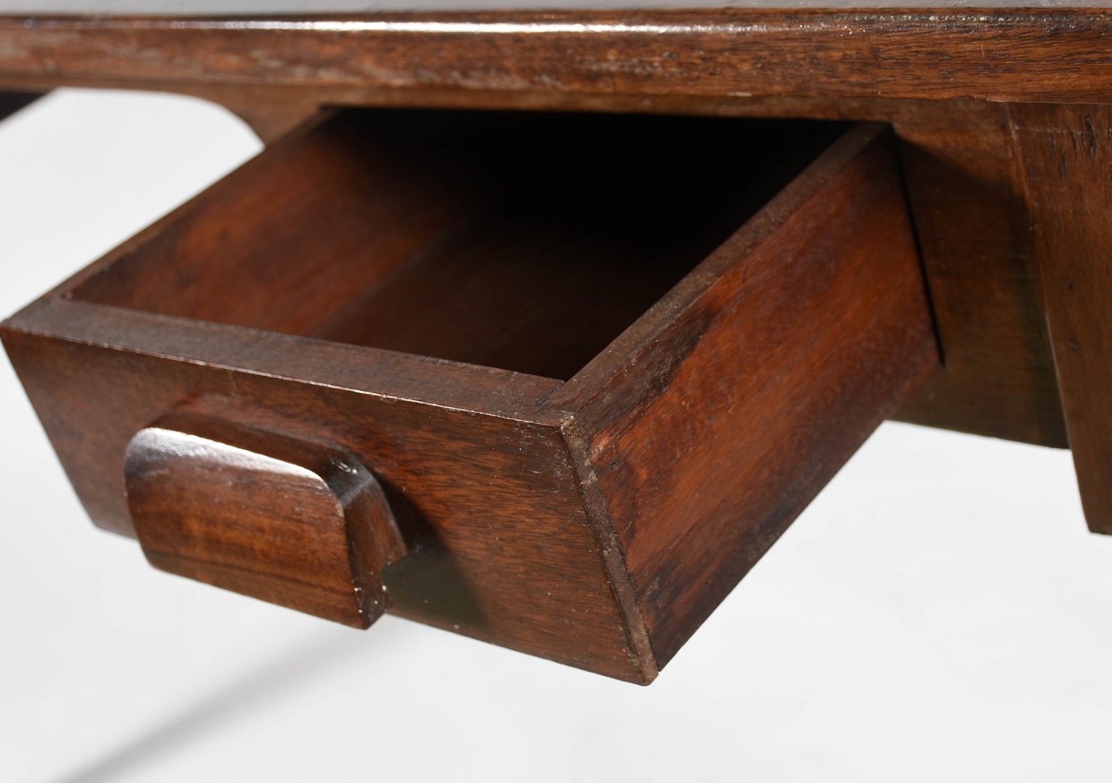 Mesa retangular de madeira nobre para escritório, com 2 gavetas. - foto 4 de 5