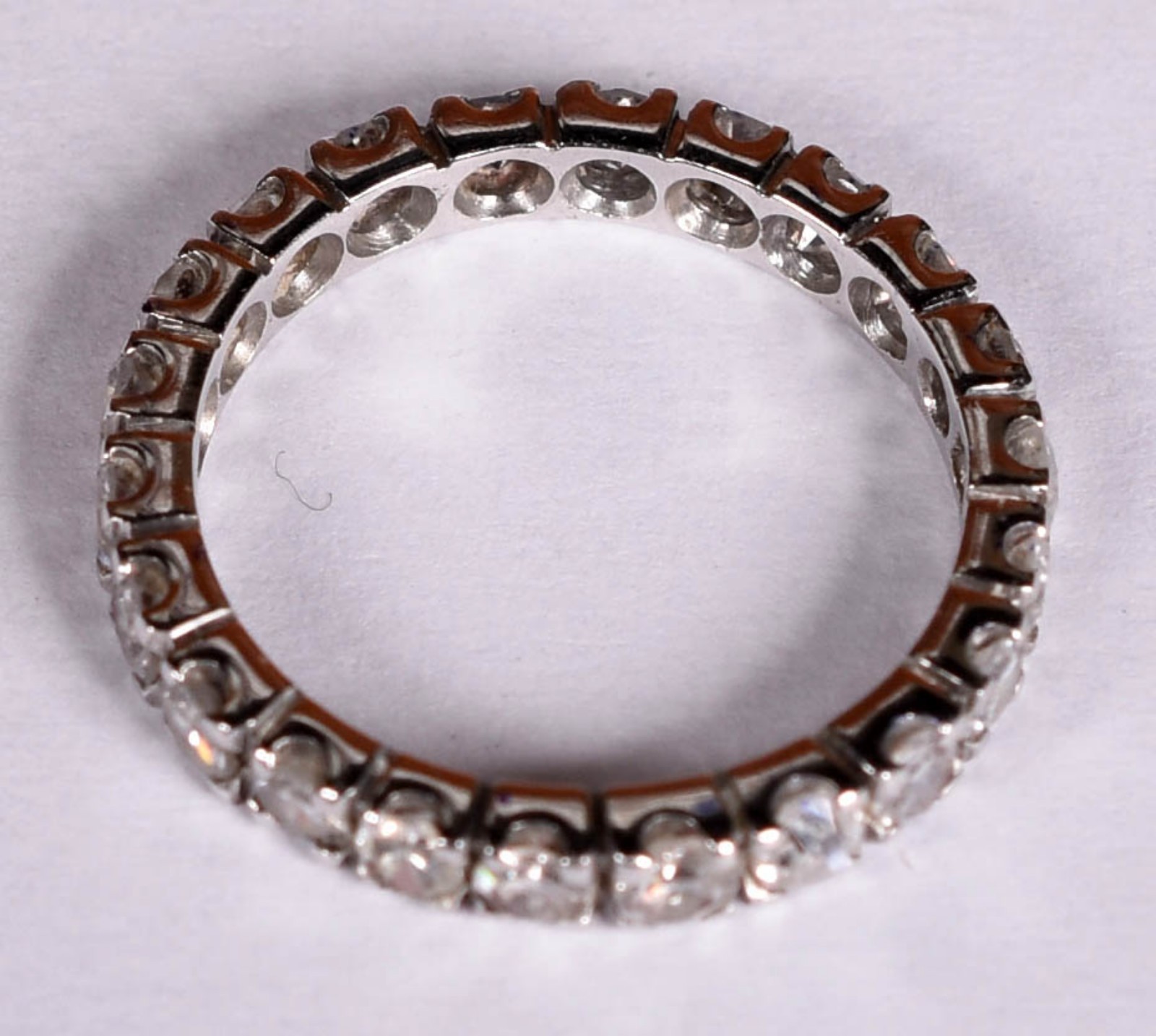 Anel de ouro branco com 20 brihantes de 0,08 ct. Total 16, aro 10... - foto 3 de 3