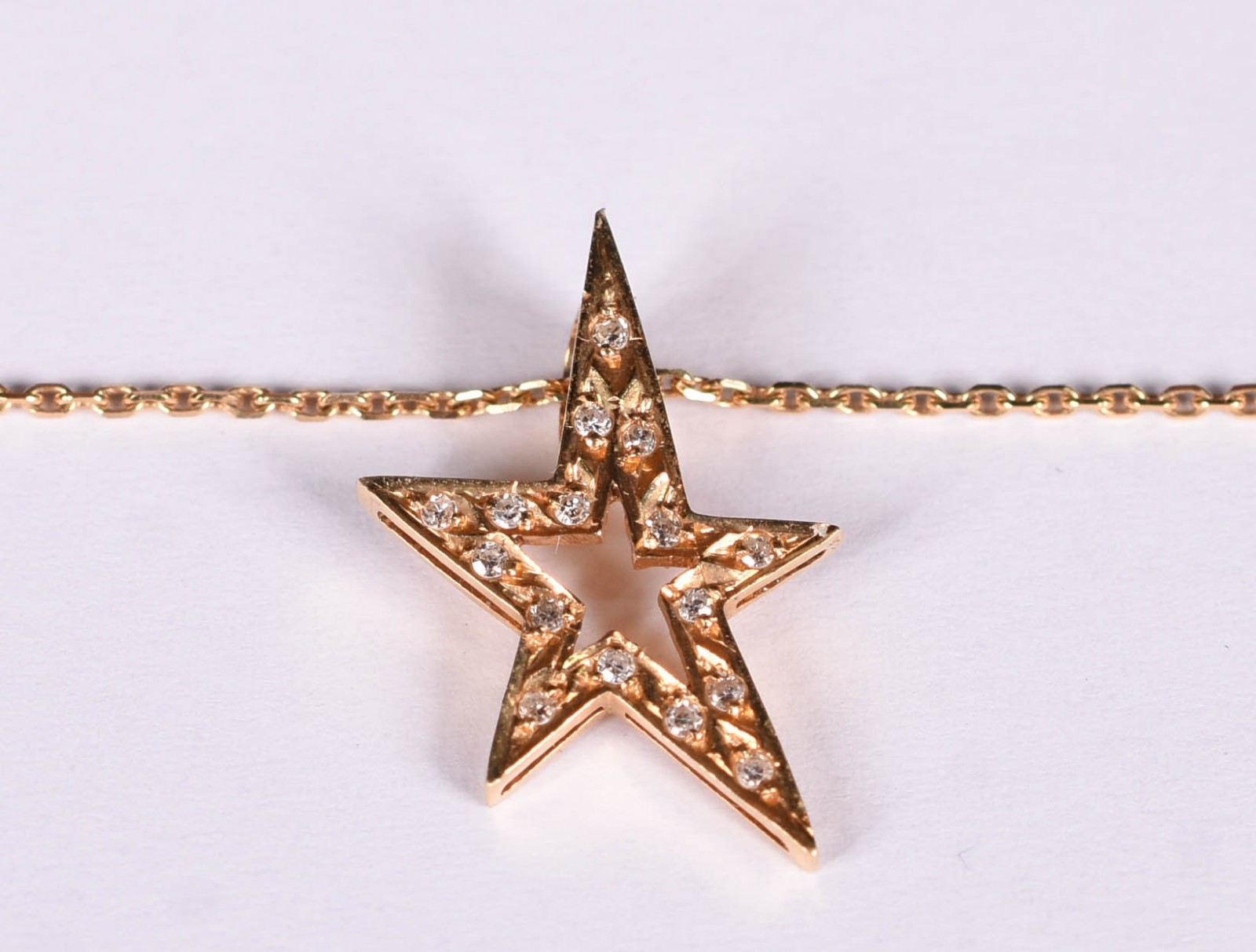 Gargantilha de ouro 18 k com pingente feitio estrela com 12... - foto 1 de 4