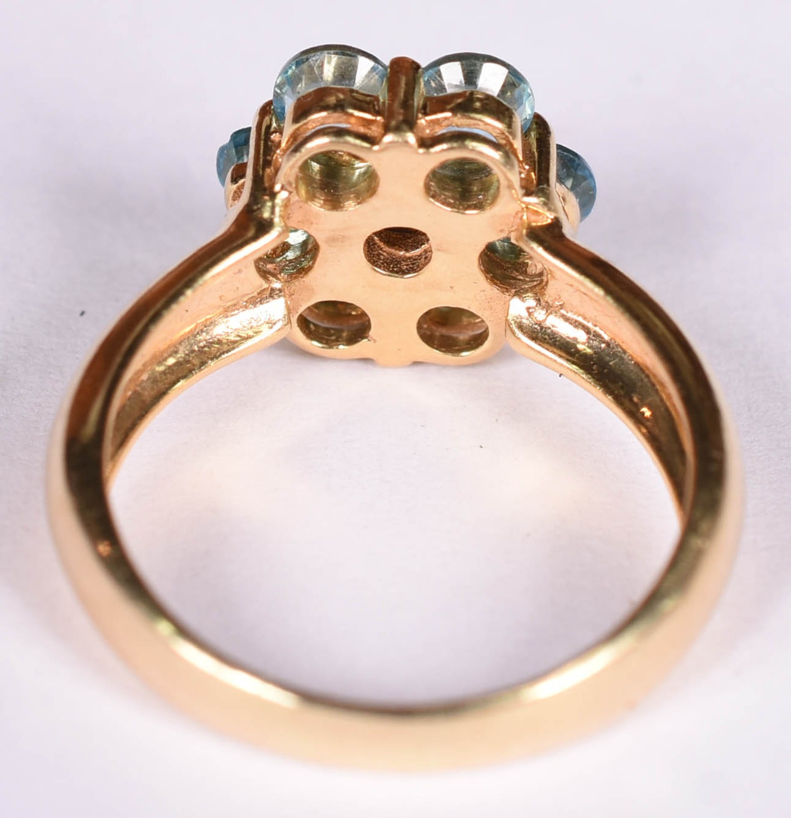 Anel de ouro 18 k com pedras verdes feitio flor, aro 18 (Por motivos... - foto 4 de 4