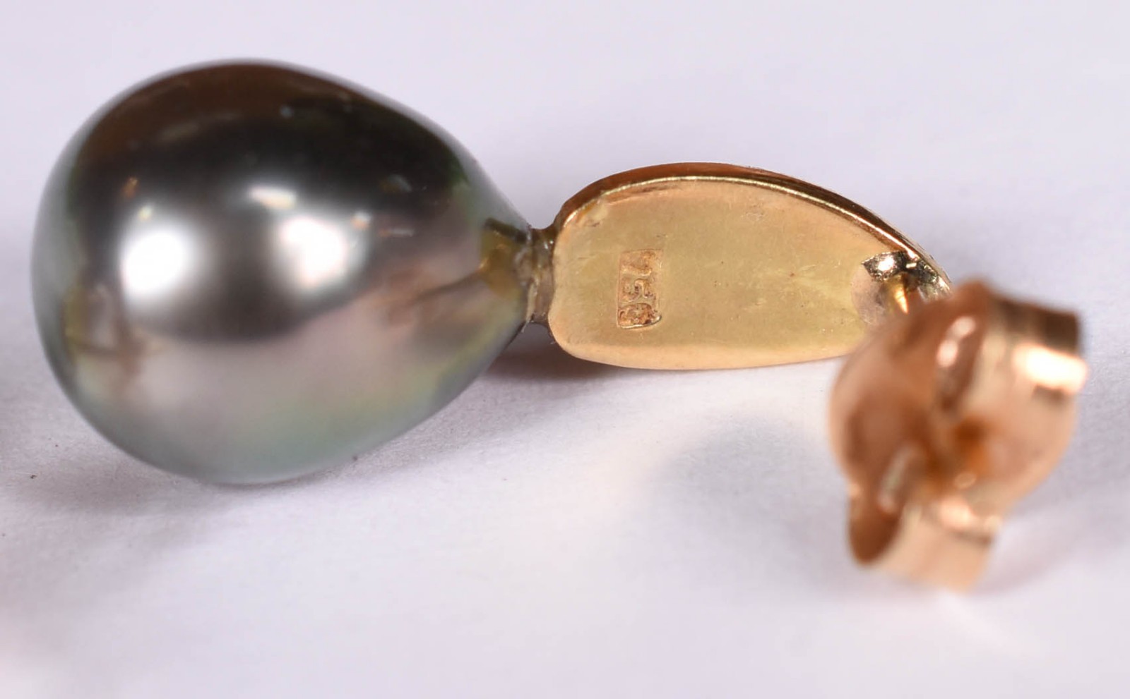 Par de brincos de ouro 18 k com perolas tingidas (Por motivos de... - foto 4 de 4