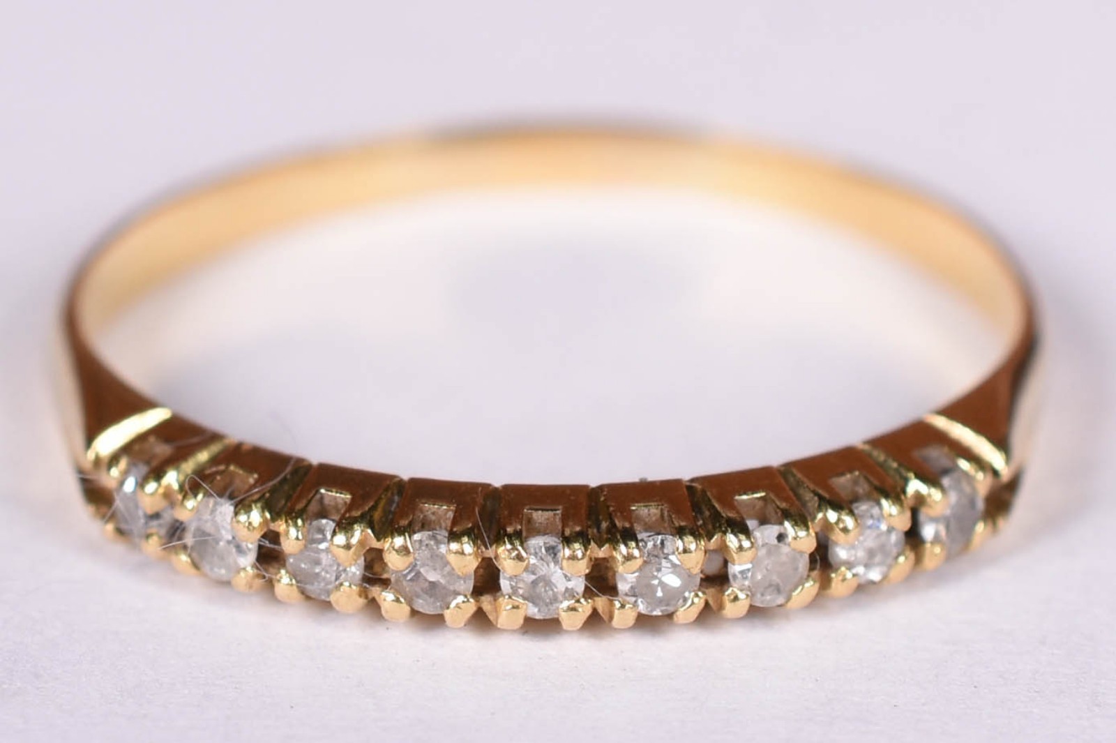 Anel de ouro 18 k com 12 brilhantes, aro 21 (Por motivos de... - foto 1 de 4