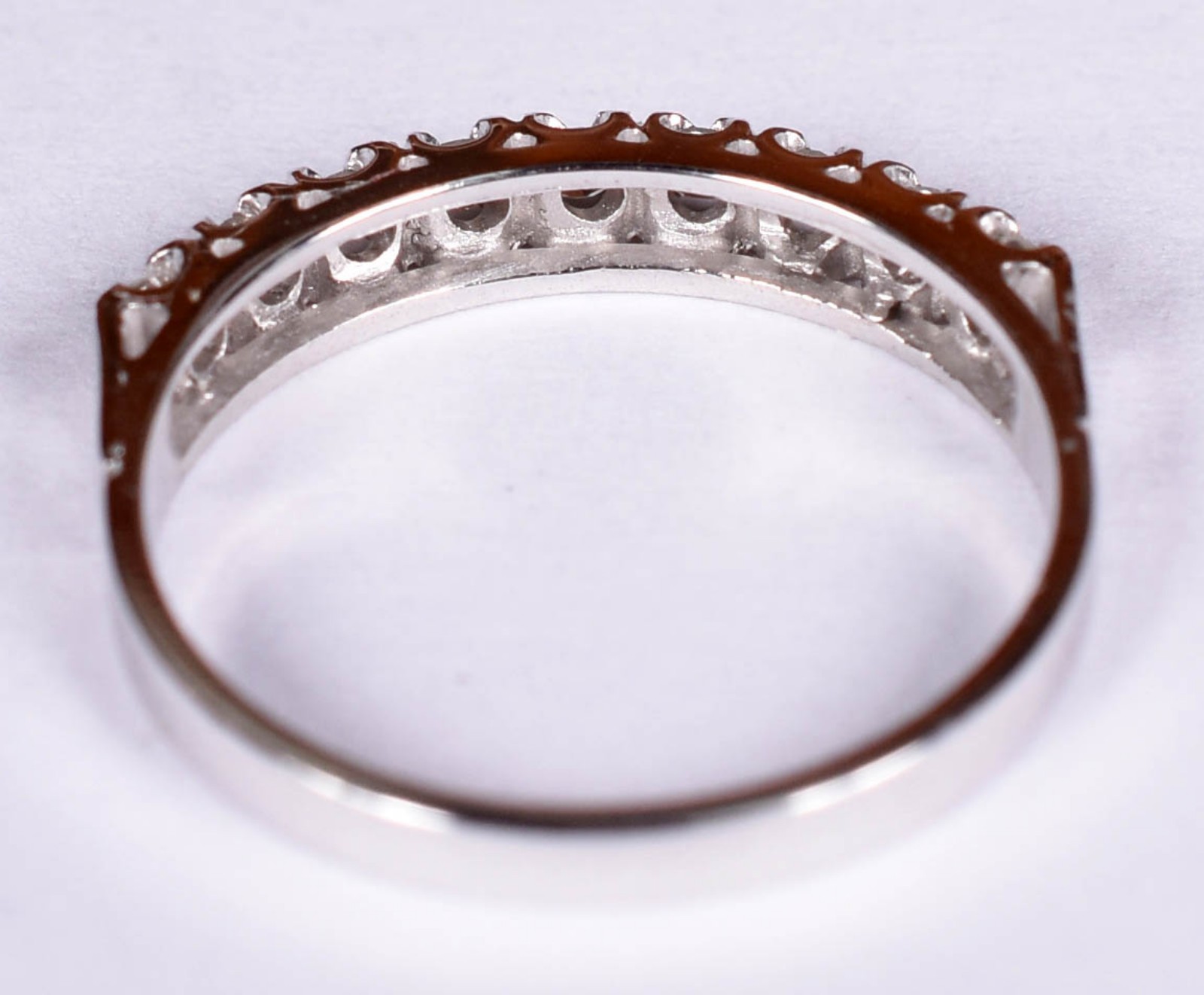 Anel de ouro branco com 9 brilhantes 0,05 ct cada, total 0,45, aro 15... - foto 3 de 4