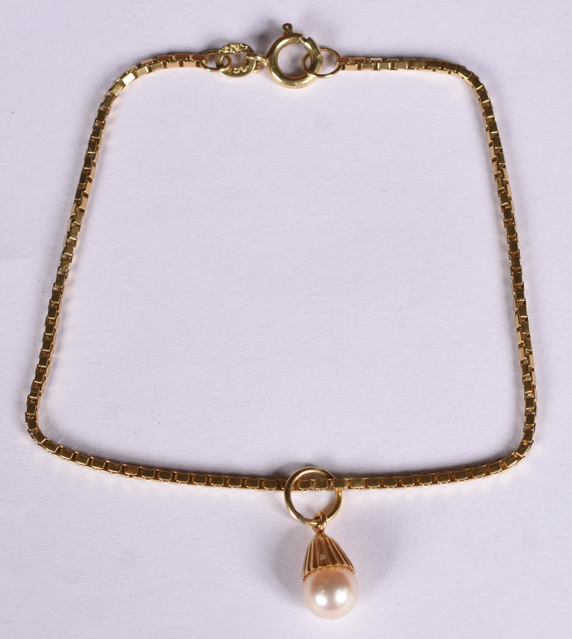 Pulseira de ouro 18 k e pingente de perolas (Por motivos de... - foto 2 de 4