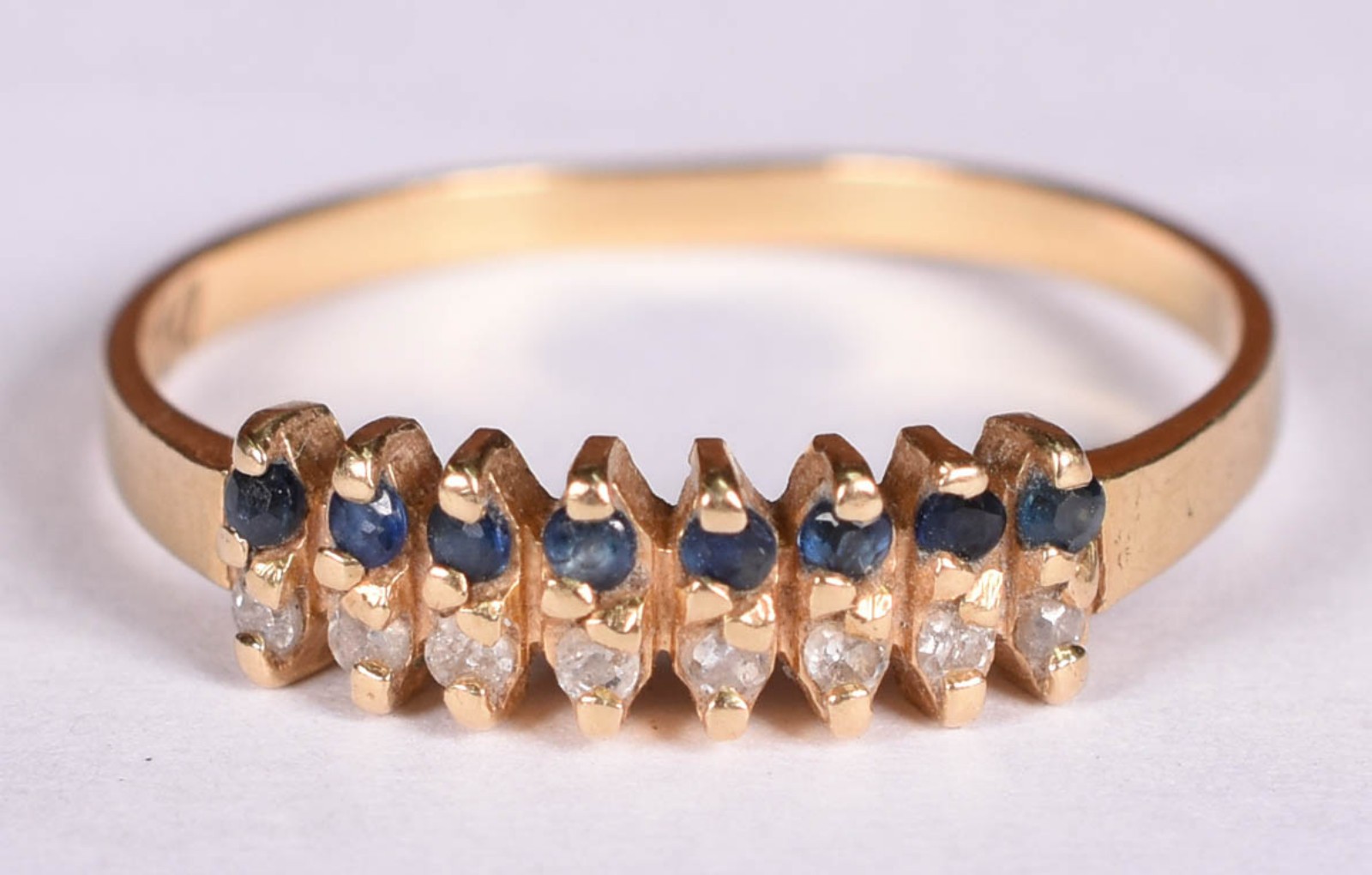Anel de ouro 18 k com mini brilhantes e safiras azuis, aro 17 (Por... - foto 1 de 3