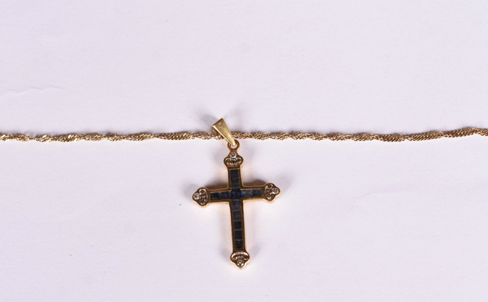 Gargantilha de ouro 18 k com crucifixo com safiras azuis e 4 mini... - foto 1 de 4