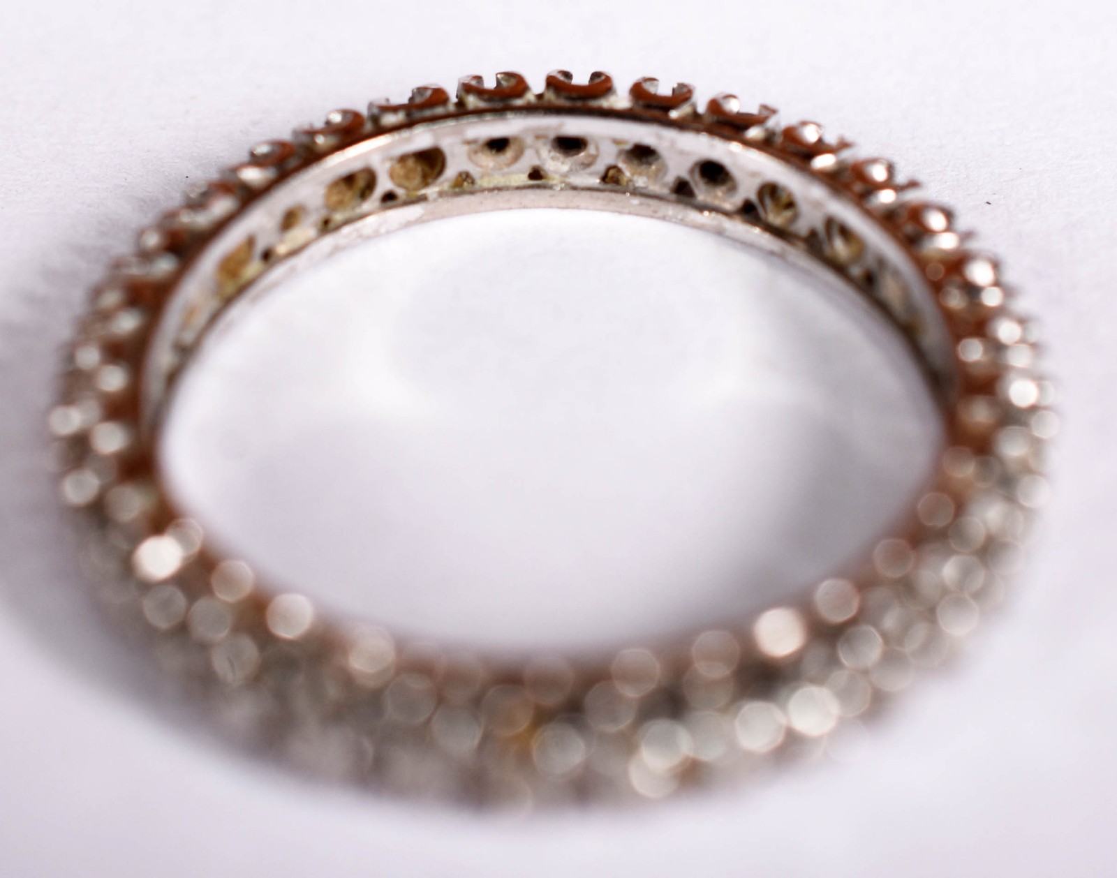 Anel de ouro branco com 30 brilhantes de 0,01 ct total 0,30 ct, aro... - foto 2 de 3