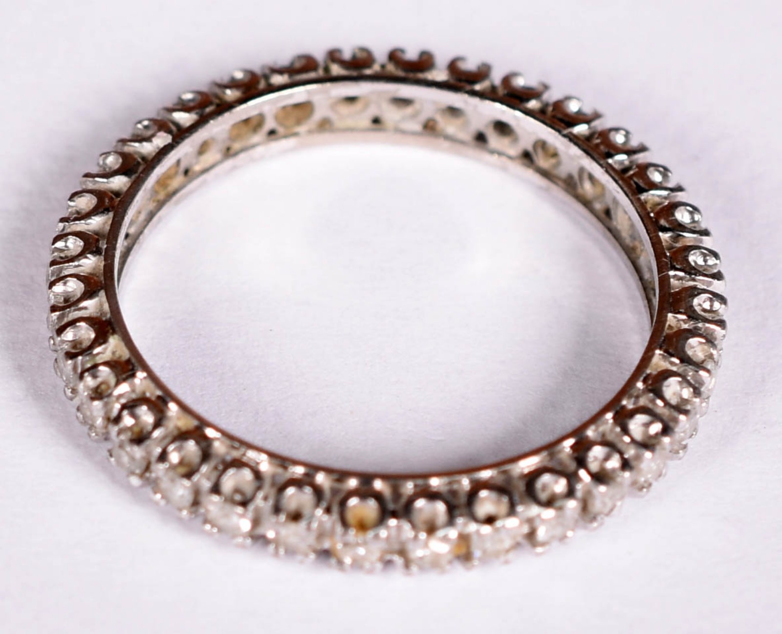 Anel de ouro branco com 30 brilhantes de 0,01 ct total 0,30 ct, aro... - foto 3 de 3