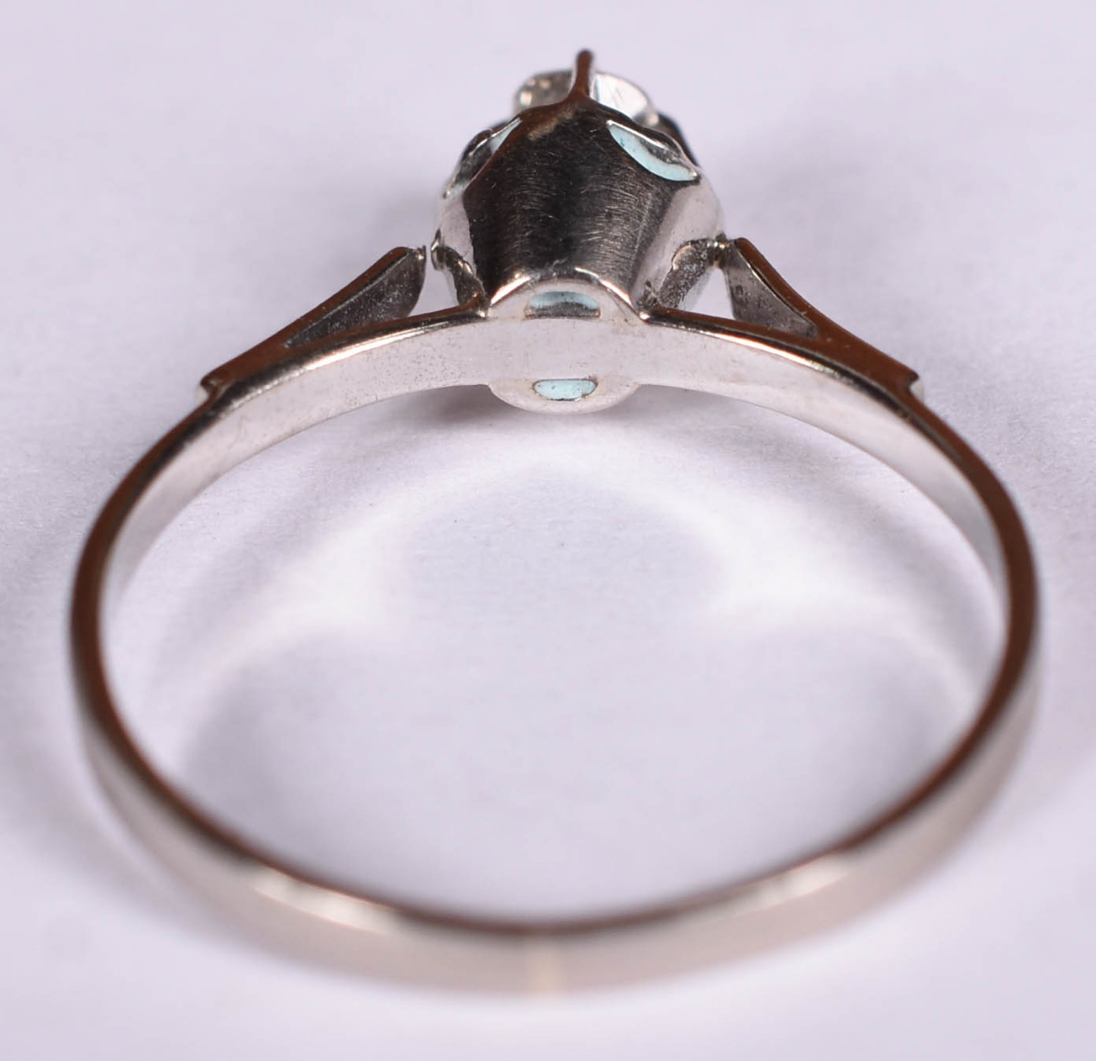 Antigo anel de ouro branco com um brilhante de 0,10 ct, aro 16 (Por... - foto 3 de 3