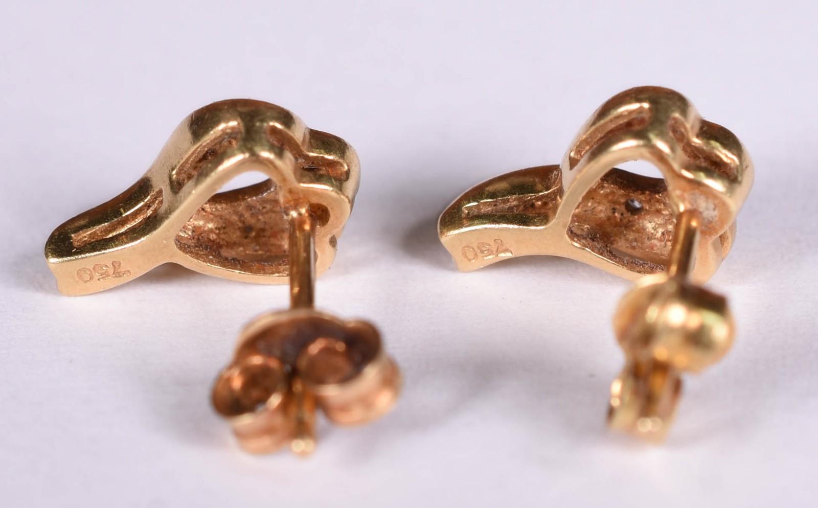 Par de brincos de ouro branco e ouro 18 k (Por motivos de seguranças... - foto 3 de 4