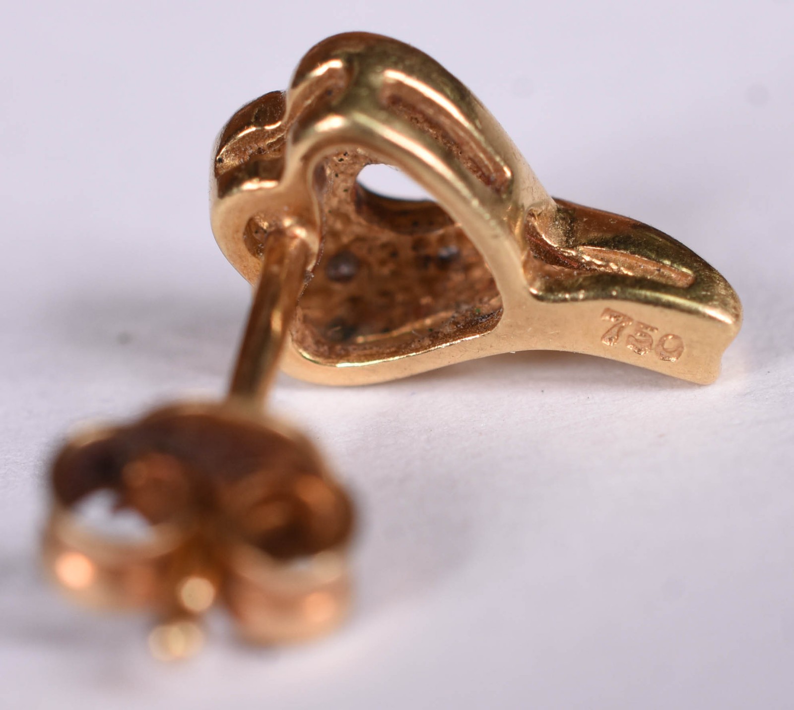 Par de brincos de ouro branco e ouro 18 k (Por motivos de seguranças... - foto 4 de 4
