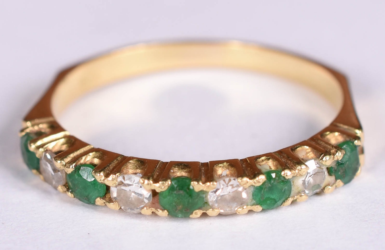 Anel de ouro 18 k com 4 brilhantes e 4 esmeraldas, aro 17 (Por... - foto 1 de 3