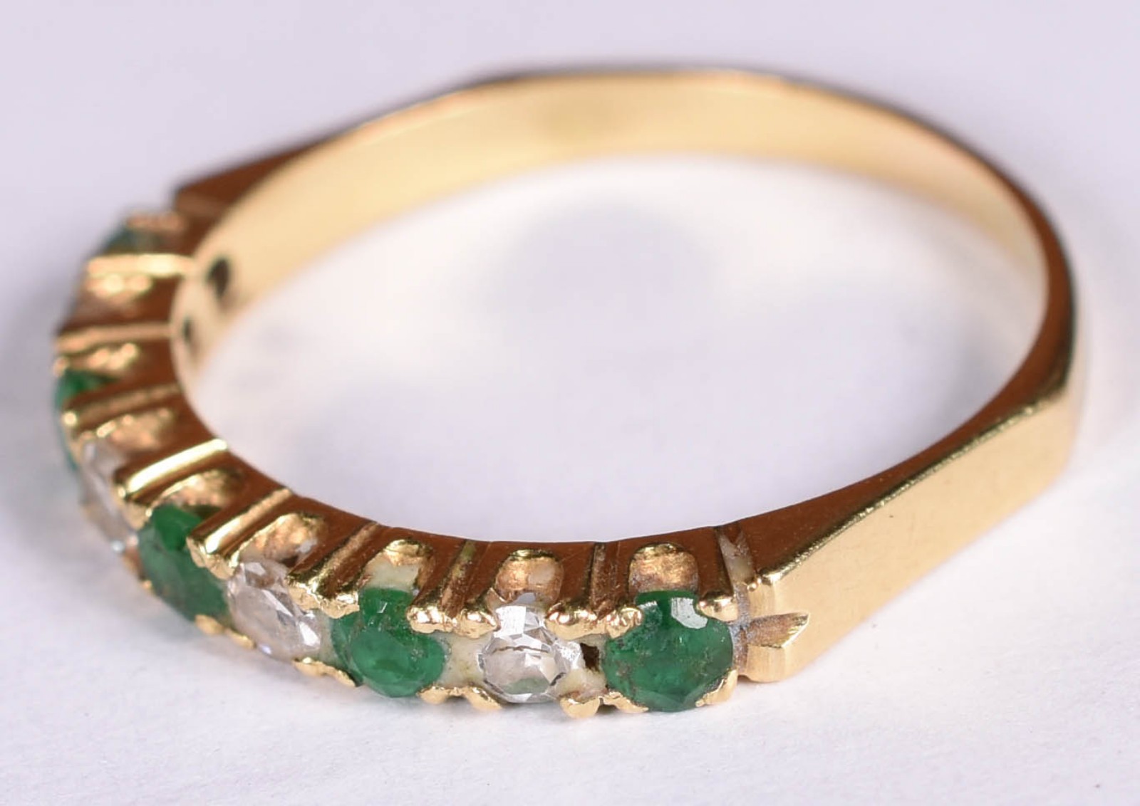 Anel de ouro 18 k com 4 brilhantes e 4 esmeraldas, aro 17 (Por... - foto 2 de 3