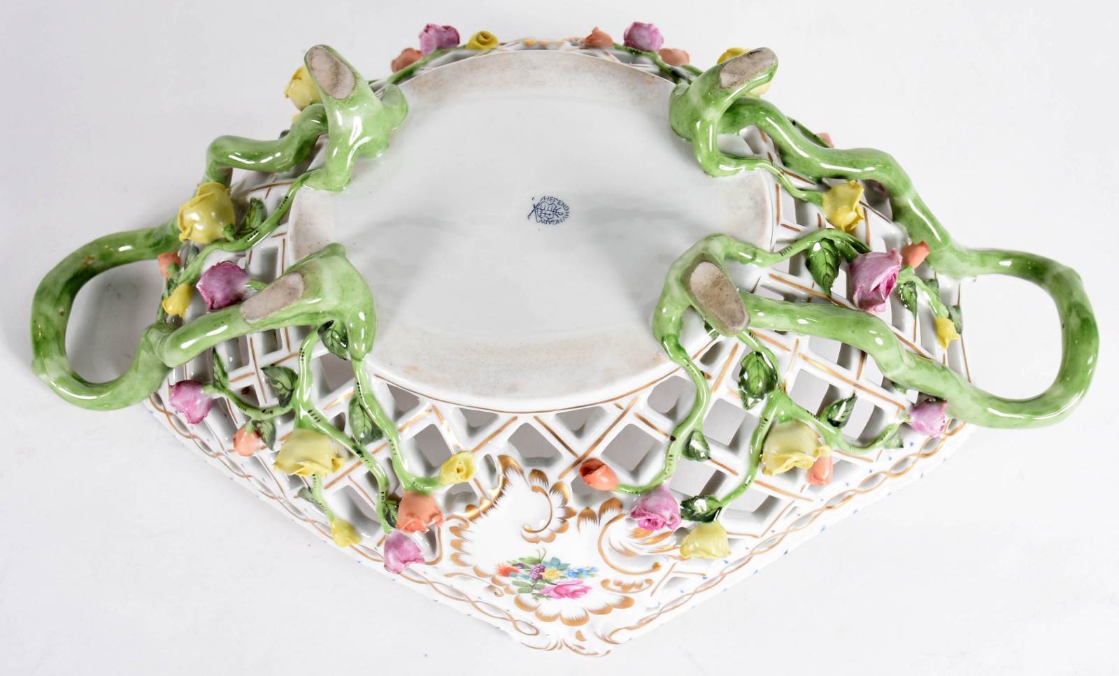 Centro de mesa de porcelana hungara HEREND, laterais com vazados e... - foto 3 de 5