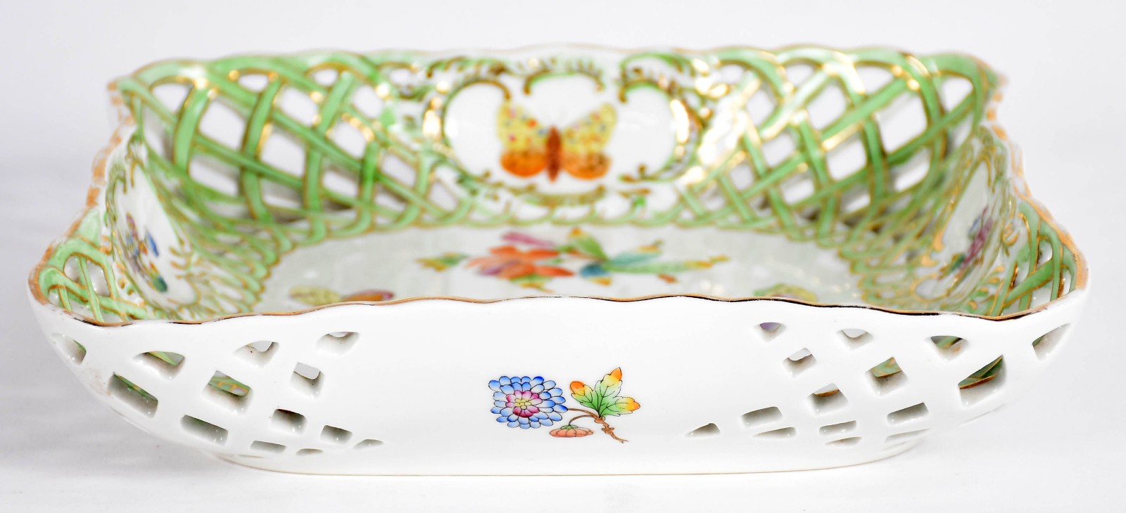 Prato com galeria vazada de porcelana húngara HEREND. - foto 1 de 4