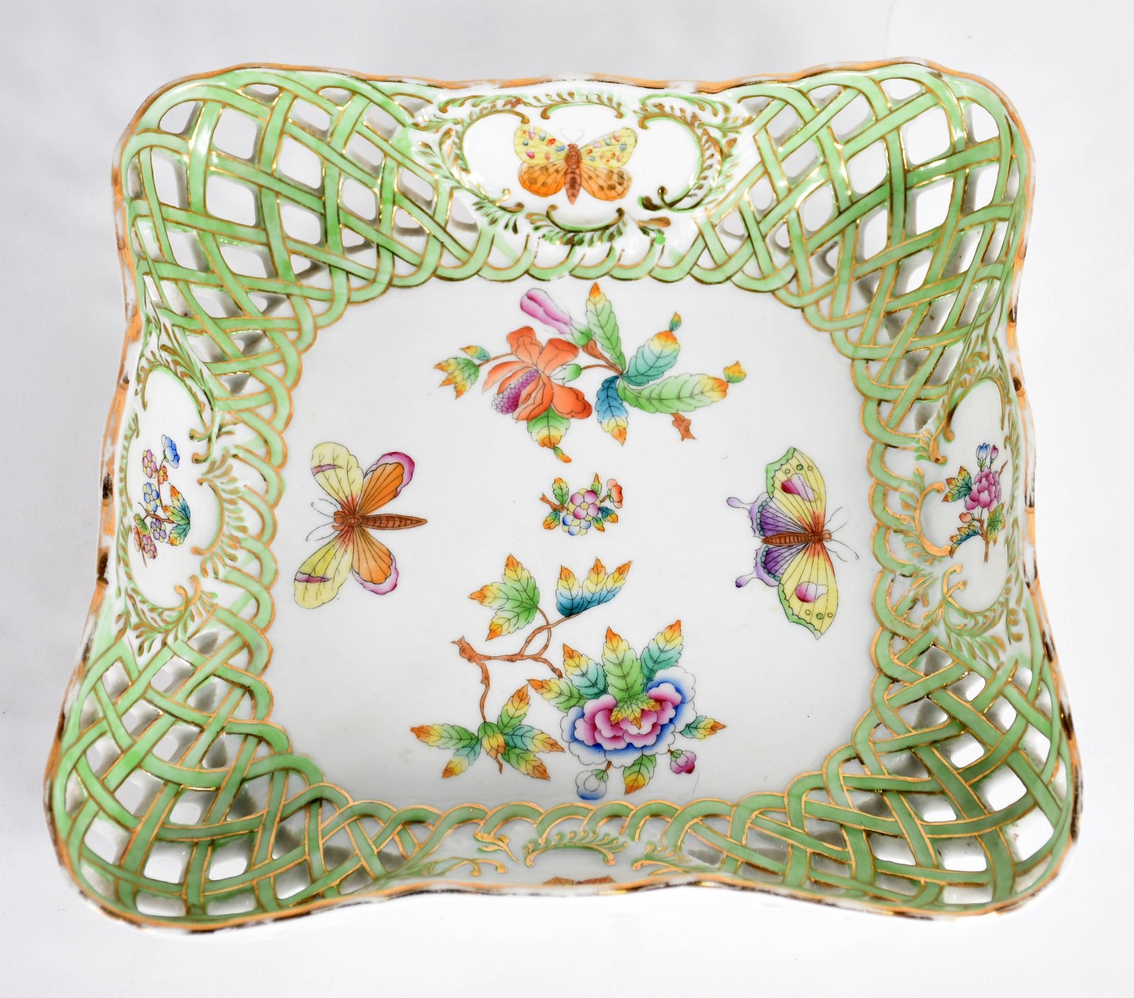 Prato com galeria vazada de porcelana húngara HEREND. - foto 2 de 4