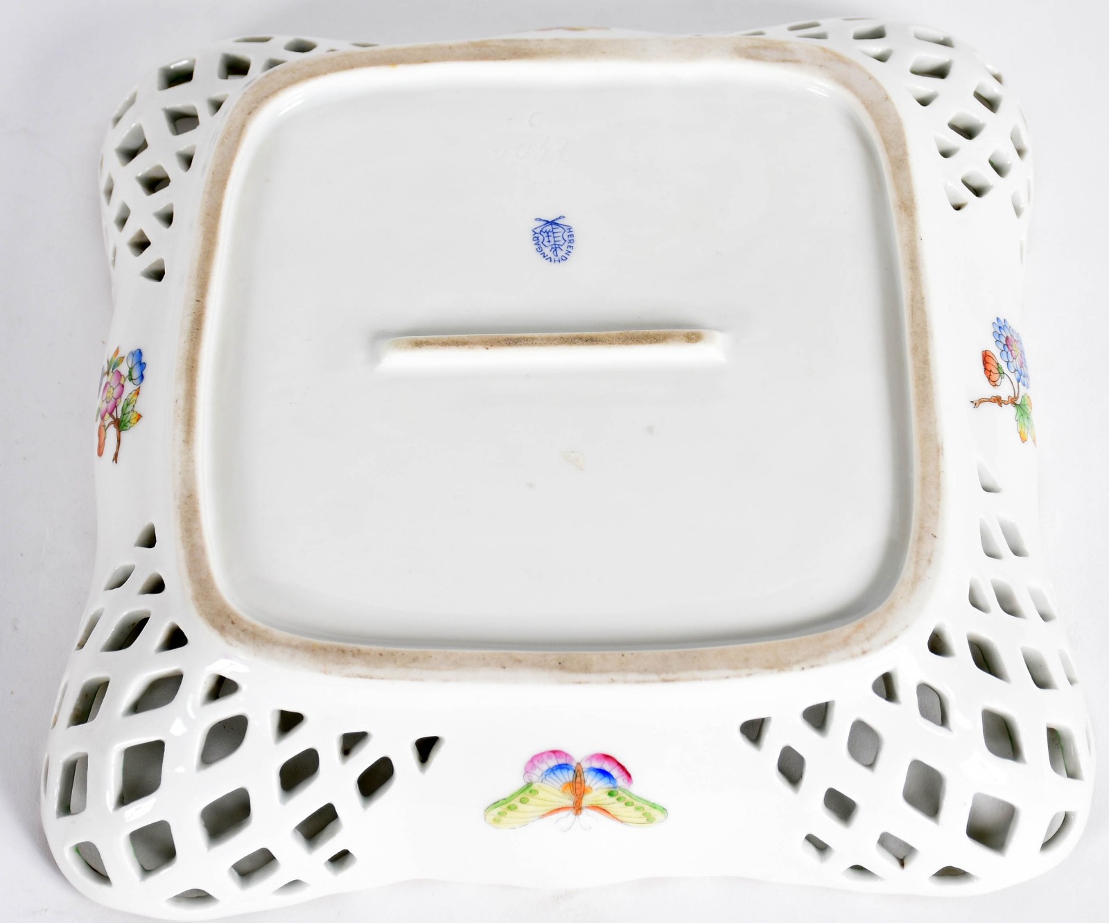 Prato com galeria vazada de porcelana húngara HEREND. - foto 3 de 4