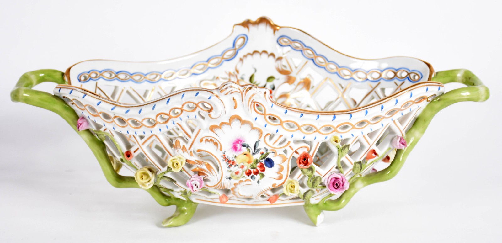 Centro de mesa de porcelana hungara HEREND, laterais com vazados e... - foto 1 de 5