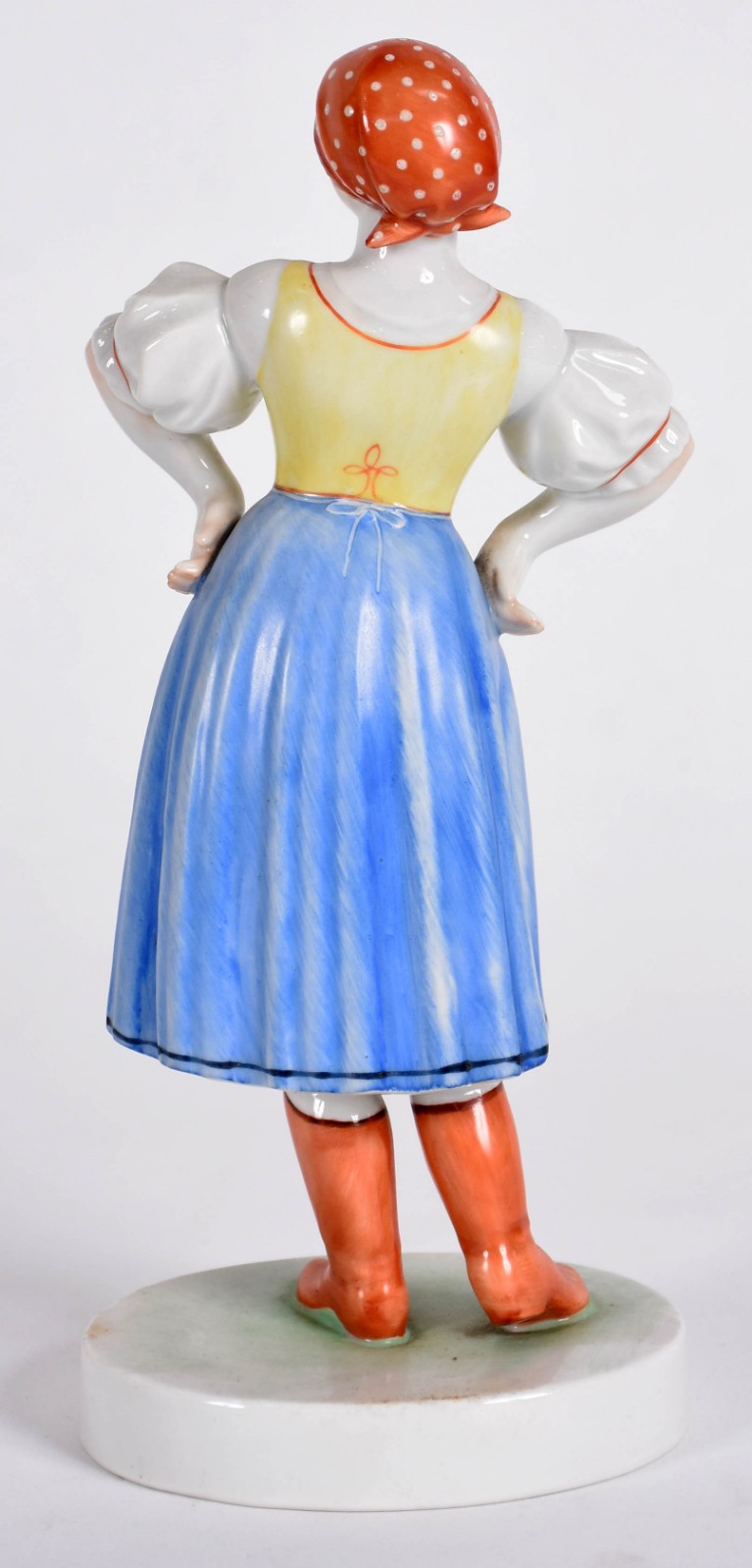 Estatueta de porcelana hungara HEREND representando figura feminina. - foto 3 de 5