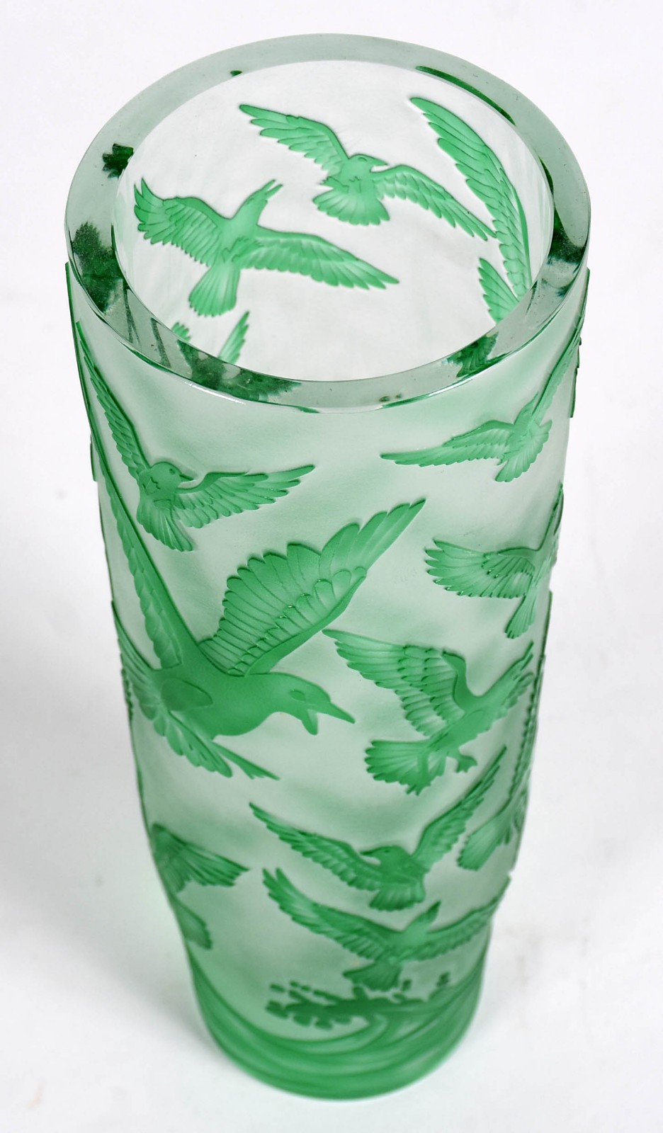 Vaso pasta de vidro decorado com pássaros na cor verde, assinado. - foto 3 de 4
