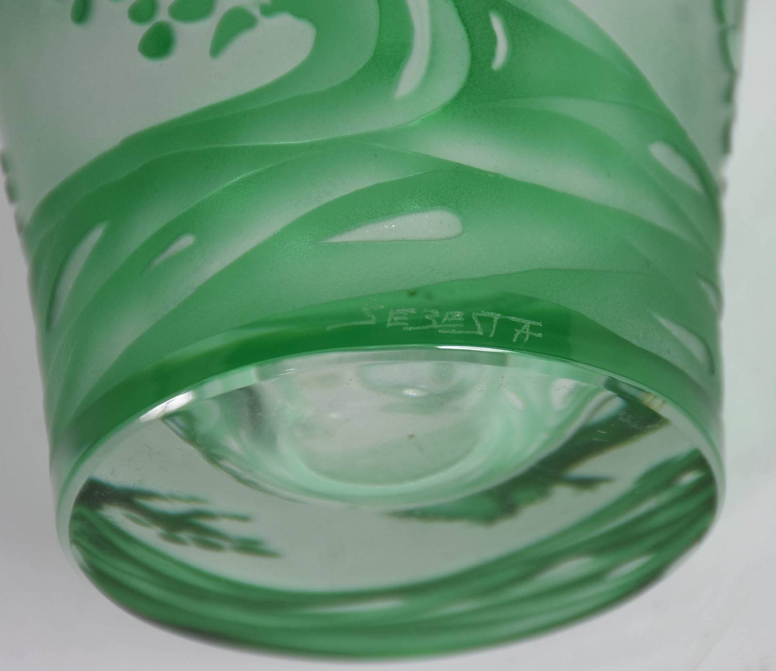 Vaso pasta de vidro decorado com pássaros na cor verde, assinado. - foto 4 de 4