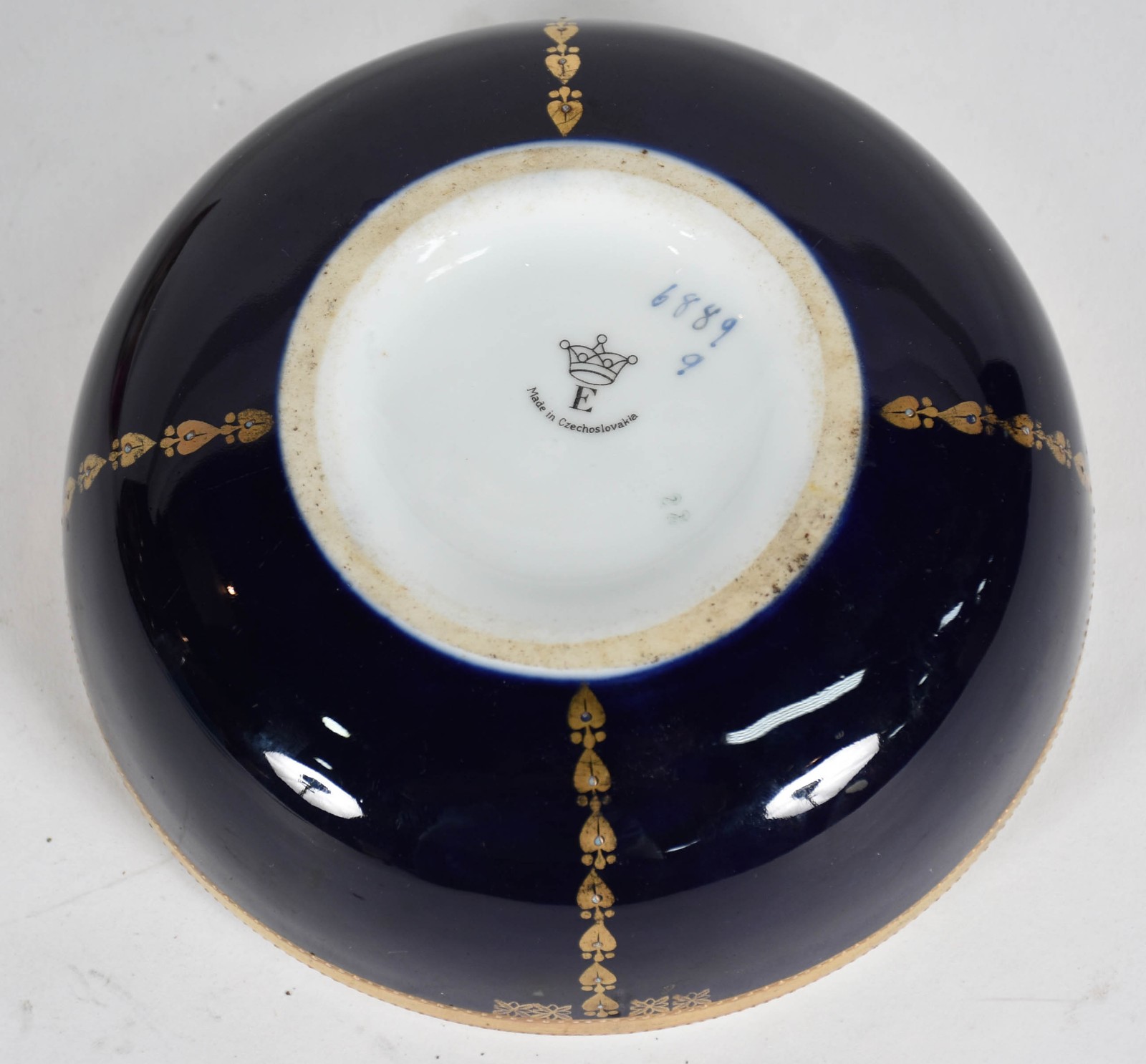 Bomboniere de porcelana tcheca azul cobalto com grega floral em... - foto 4 de 4