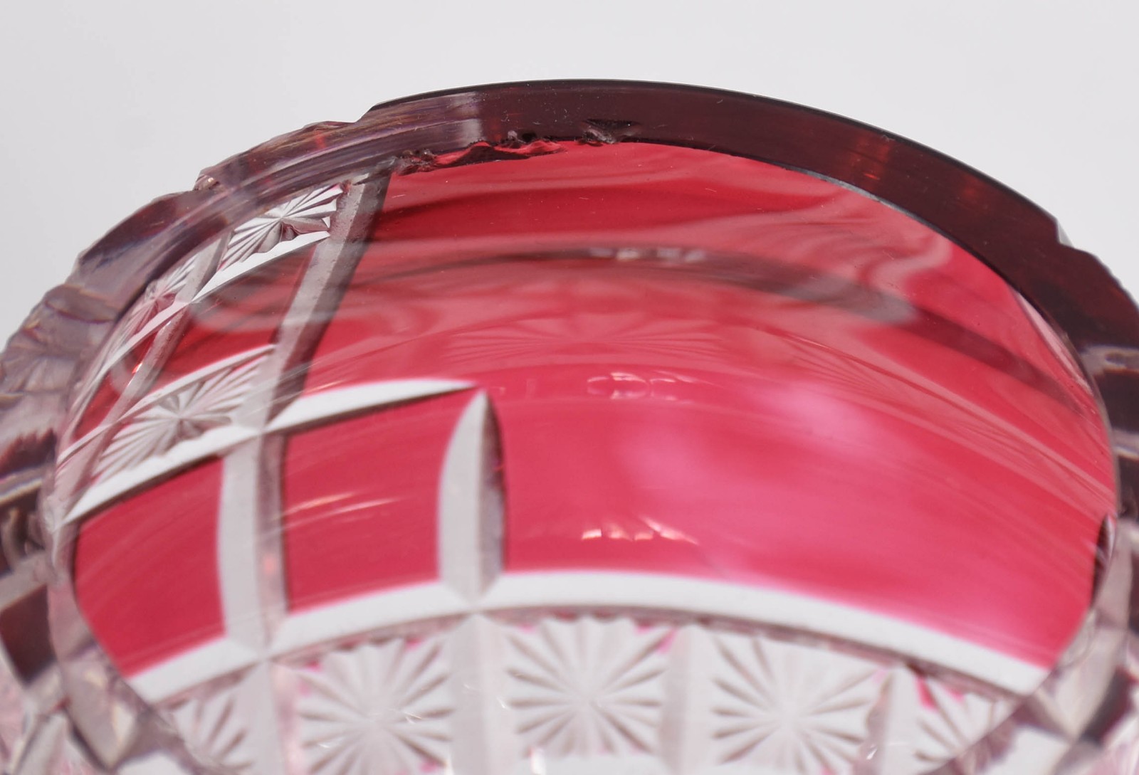 BACCARAT - Vaso em cristal frances ricamente lapidado doublé rubi... - foto 6 de 6