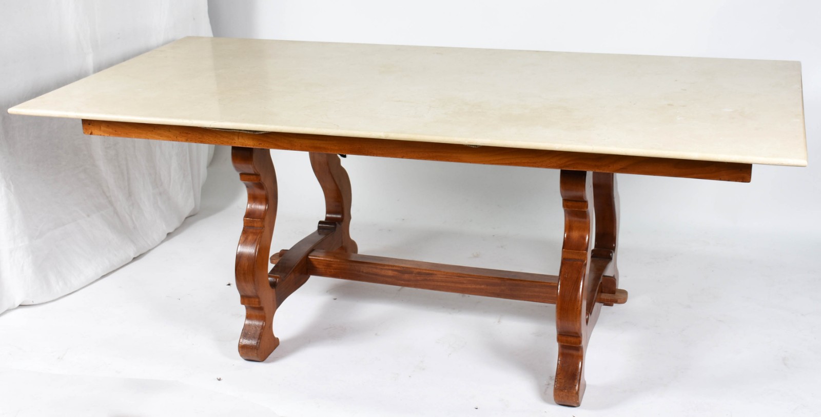 Mesa de jantar de madeira nobre, estilo colonial brasileiro, pernas... - foto 2 de 5