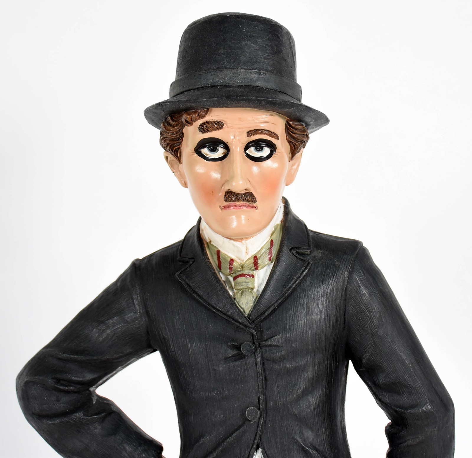 Estatueta de resina representando Charles Chaplin " Carlitos " . - foto 2 de 4