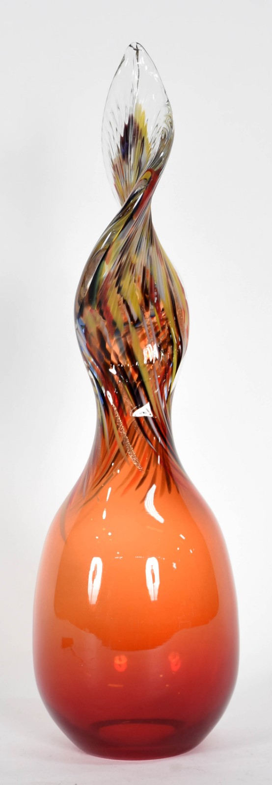Vaso decorativo com bocal torcido na cor laranja e mesclas em... - foto 1 de 4