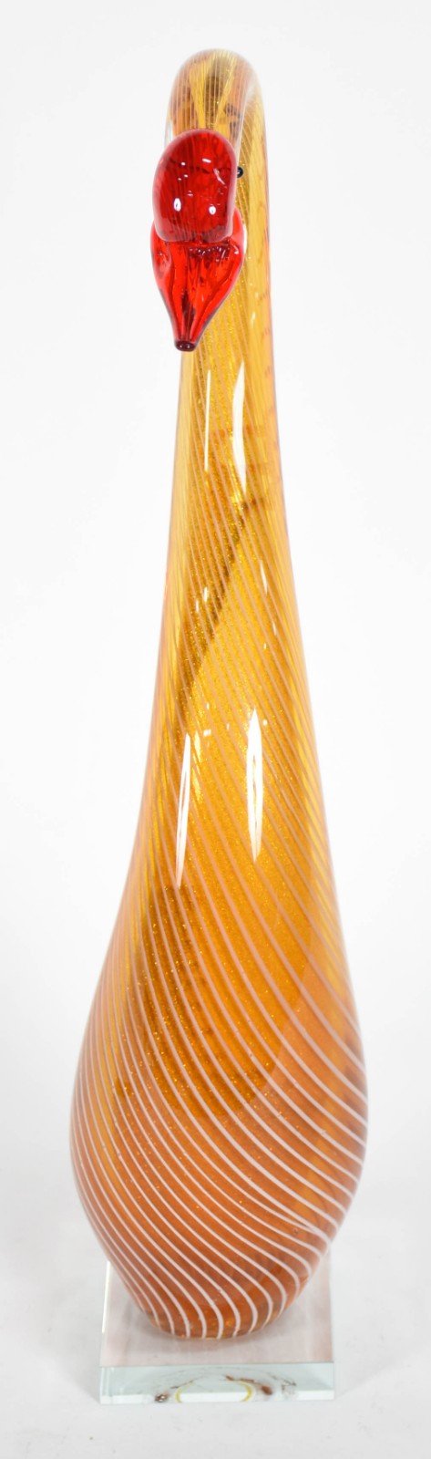 Cisne de murano na cor laranja com pó de ouro. - foto 4 de 5
