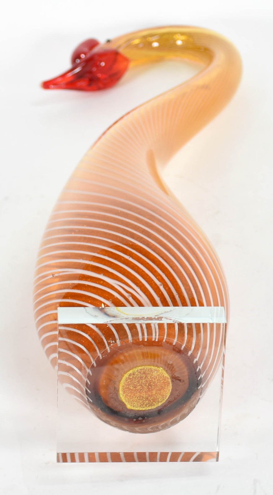 Cisne de murano na cor laranja com pó de ouro. - foto 5 de 5