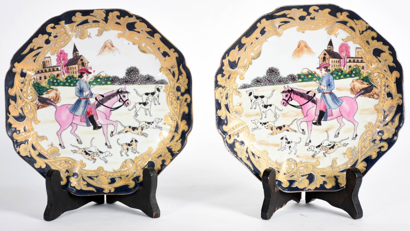 Par de pratos orientais de porcelana policromada com realces... - foto 1 de 3