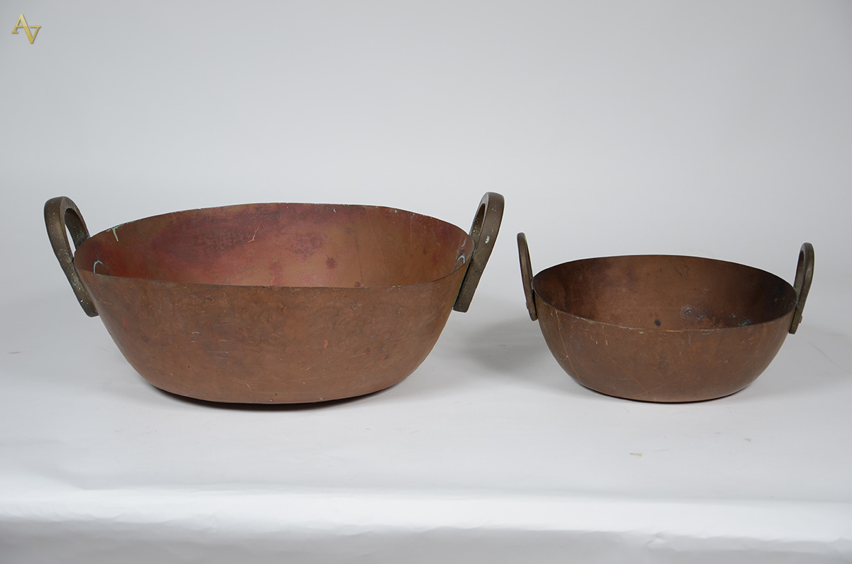 Dois tachos de cobre - Medidas 1: altura 19 cm e diâmetro 51 cm...