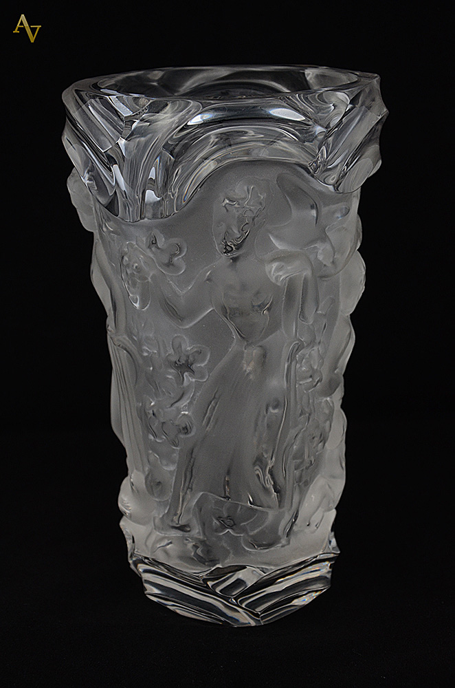 LALIQUE - Vaso de cristal frances com figuras foscas em relevo... - foto 1 de 3