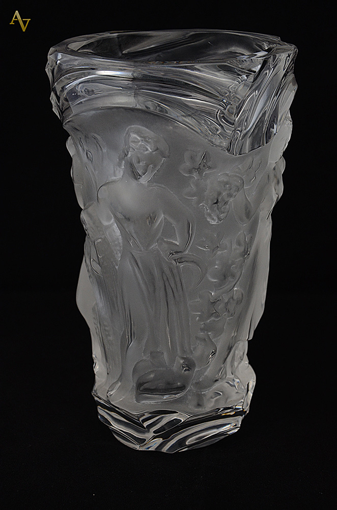 LALIQUE - Vaso de cristal frances com figuras foscas em relevo... - foto 2 de 3