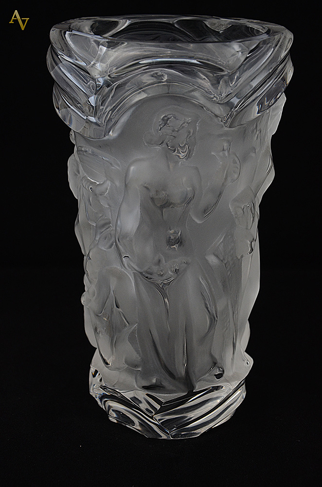LALIQUE - Vaso de cristal frances com figuras foscas em relevo... - foto 3 de 3