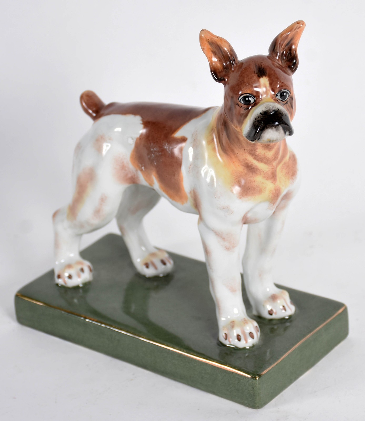 Estatueta de porcelana policromada representando cachorro - foto 1 de 5