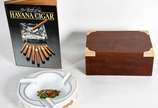 Tres peças diversas, sendo: caixa com desumidif... - Tres peças diversas, sendo: caixa com desumidificador inglês para charutos, cinzeiro de porcelana para charutos e livro HAVANA CIGAR .