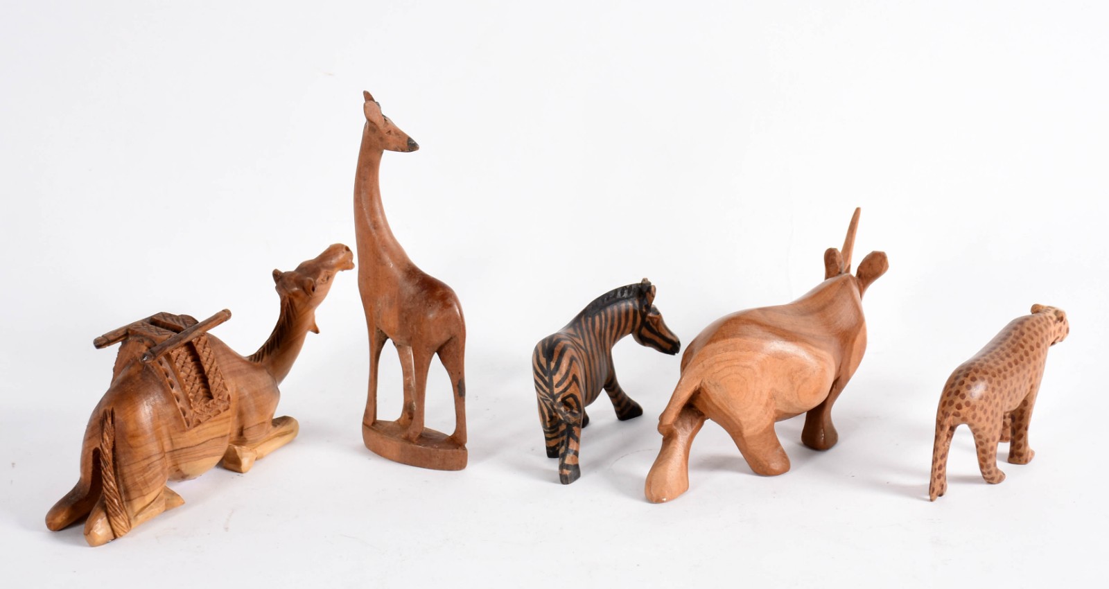 Diversas peças de madeira sendo máscara africana, e cinco escultura... - foto 3 de 4