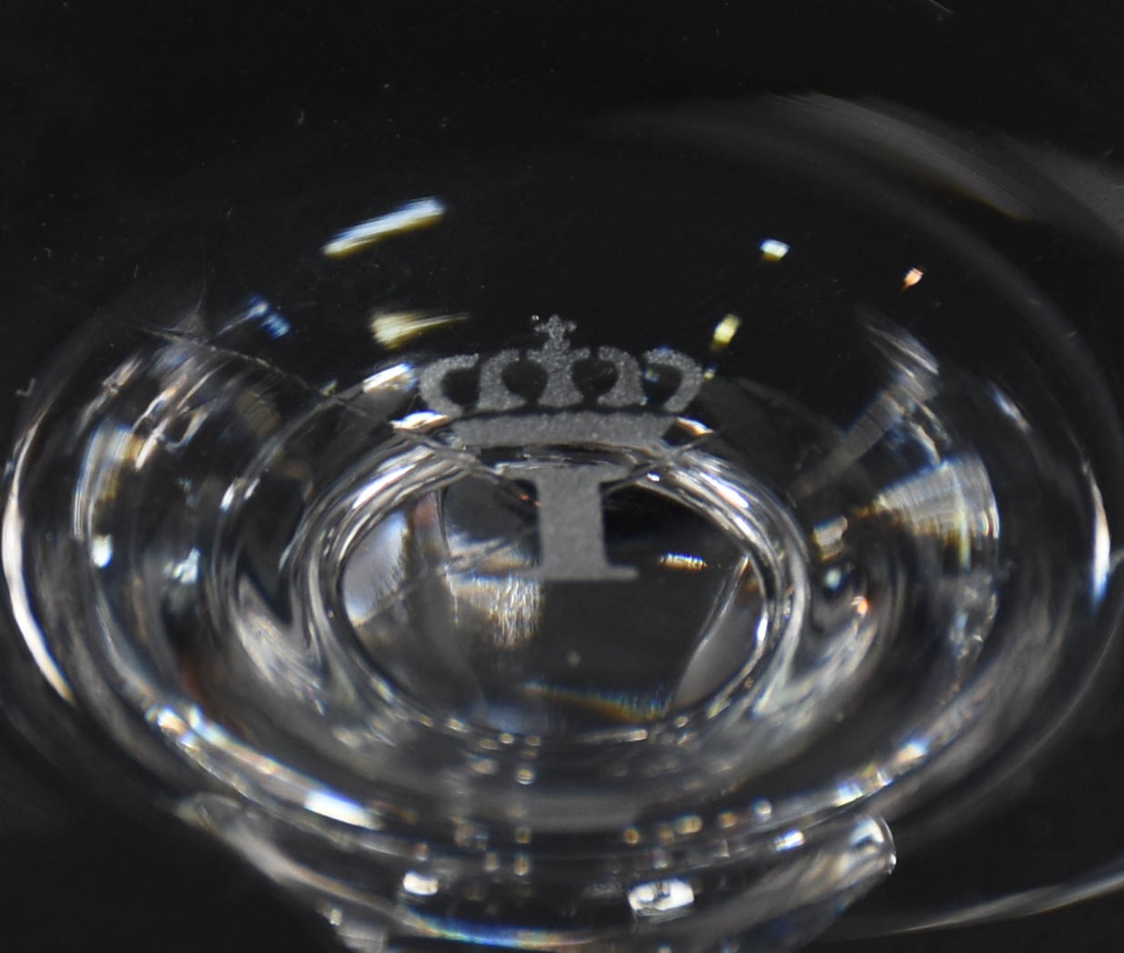 Doze taças de cristal sendo 6 para vinho tinto, e 6 para vinho branco. - foto 4 de 4